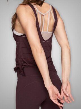 ATHLETA Max Out Chi Tank Top in Maroon Large Athleisure Gym Workout Stretch